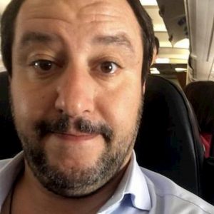 Corriere della Sera: Matteo Salvini indagato. Ipotesi: abuso d'ufficio per 35 voli di Stato