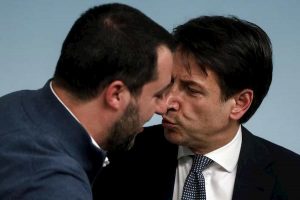 Sondaggio Mes, Italia non capisce ma a naso meglio Giuseppe Conte (41%) che Matteo Salvini (24%)
