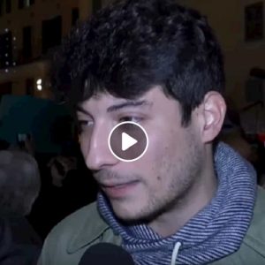 Ancona, sardine in piazza contro Giorgia Meloni: l'intervento di Lorenzo Donnoli VIDEO