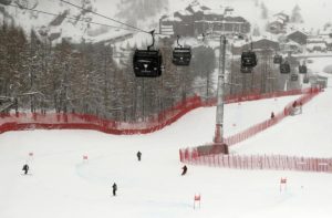 Sci e snowboard, ogni anno oltre 30mila incidenti: il decalogo per limitare i rischi