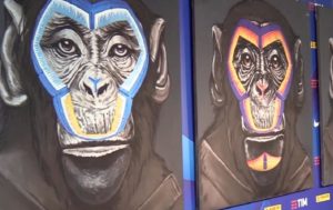 Vittorio Sgarbi a Fugazzotto, l'artista delle scimmie contro il razzismo