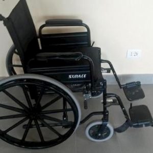 Gela, la sedia a rotelle in ospedale si prende come il carrello al supermercato: basta un euro