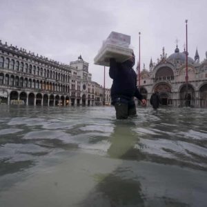 Maltempo Italia 23 dicembre 2019: incubo acqua alta a Venezia, alberi giù al Sud, vento a 100 km orari