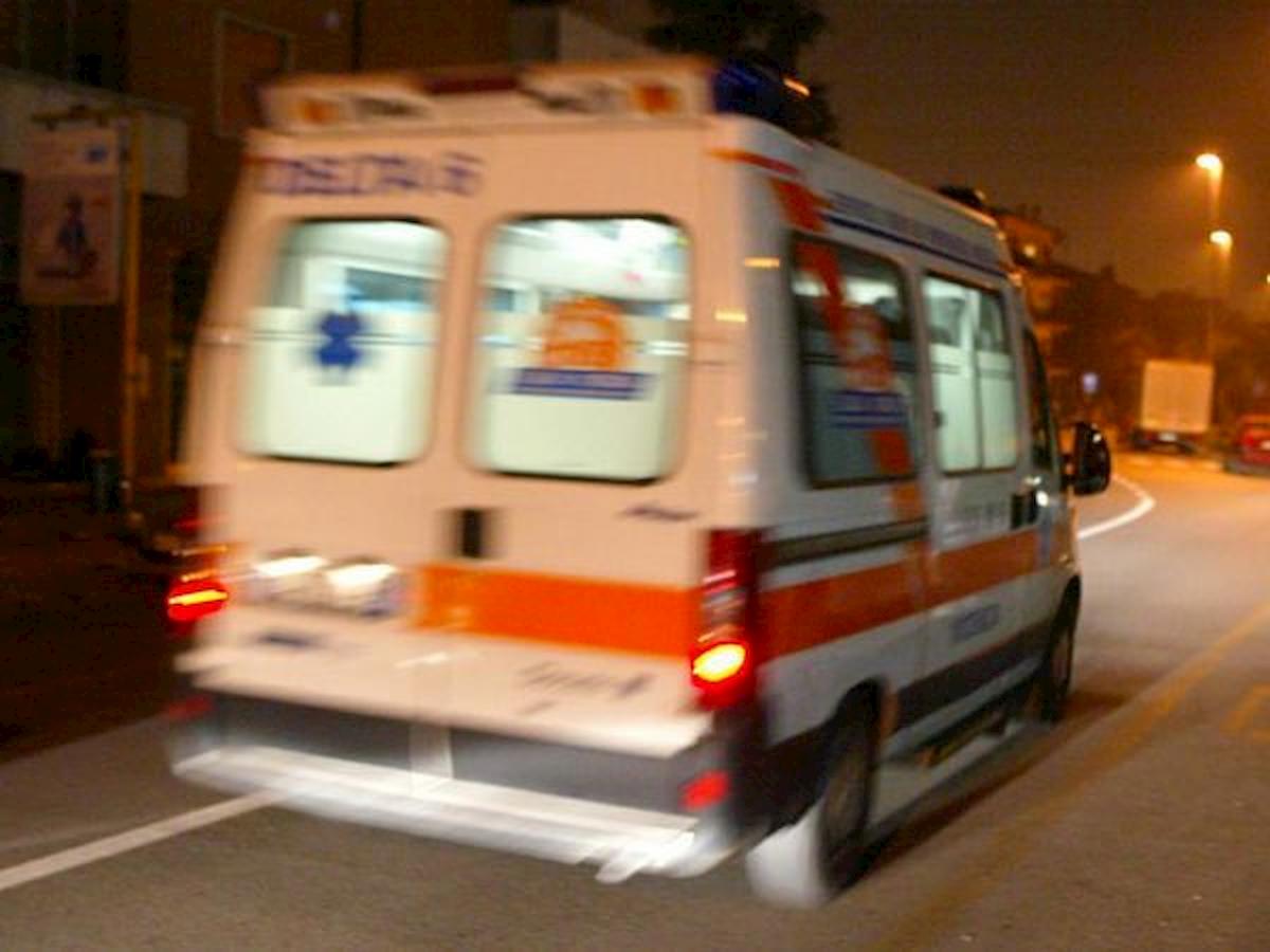 https://static.blitzquotidiano.it/wp/wp-content/uploads/2020/01/ambulanza-corre-ansa-1.jpg