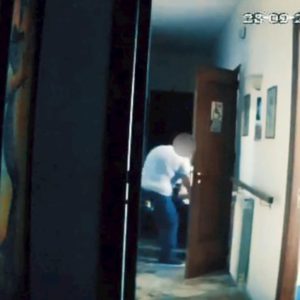 Palermo, botte e insulti ad un anziano in casa di riposo: 5 indagati VIDEO