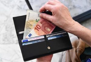 Bonus busta paga, 100 euro al mese per redditi fino a 28mila euro. Ipotesi da luglio