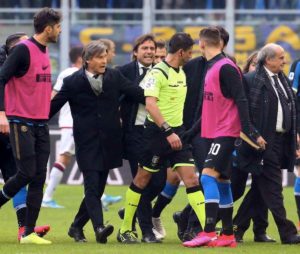 Inter-Cagliari: Conte aggredisce l'arbitro, poi lascia San Siro senza parlare