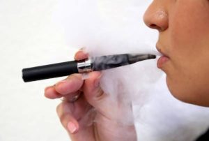 Sigarette elettroniche, Oms: "Non sono sicure e sono dannose, soprattutto per gli adolescenti"