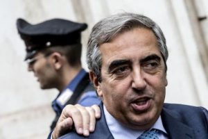 Concessioni balneari, Gasparri: "Il governo deve dire chi se ne occupa e trovare una soluzione"
