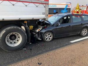 A1, schianto auto-Tir tra Casalpusterlengo e Lodi: 2 morti