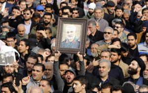 Soleimani, funerali al grido di "morte all'America". Nuovo raid Usa uccide comandante milizie filo-Iran