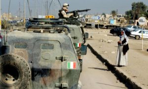 Iraq: i soldati italiani lasciano la base Usa a Baghdad. Il parlamentare sciita: "Loro possono restare"