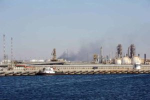 Libia: le forze pro Haftar minacciano blocco del petrolio. Allarme Onu: "Una catastrofe"