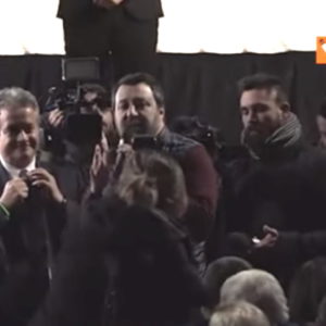 Salvini contestato alla befana del poliziotto replica così VIDEO