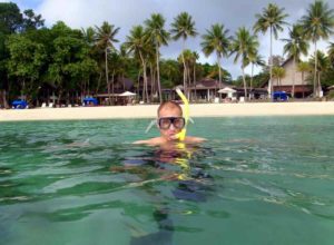 Palau vieta le creme solari per salvaguardare la barriera corallina 