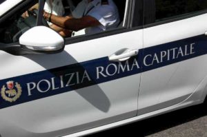 Via Sistina (Roma): auto investe pedone sul marciapiede all'angolo con via Crispi