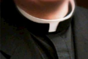 Prato, presunti abusi di gruppo su due bambini: indagati 9 religiosi