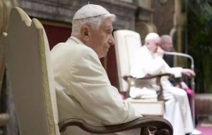 Ratzinger ritira la firma dal libro, il card. Sarah conferma tutto. Sul celibato dei preti, due papi o due chiese?