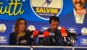 Salvini: "Rifarei tutto, anche il citofono. Mai subite tante minacce" VIDEO