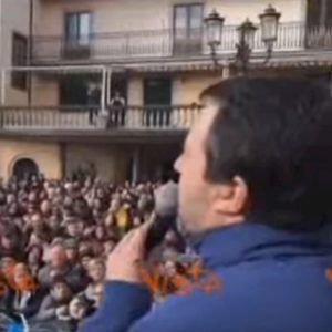 Salvini ai contestatori: "Mia figlia di 7 anni fa discorsi più articolati" VIDEO