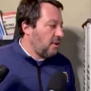 Salvini è riuscito a mettere (ancora) nei guai la polizia