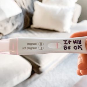 Test di gravidanza negativo dopo tre anni di tentativi. Il post di Tara Engelberg diventa virale
