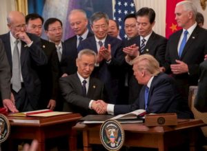 Dazi, Usa e Cina firmano l'accordo. Trump esulta, le Borse volano: ma è solo una tregua armata