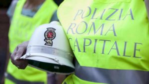 Roma, il ministro Lamorgese sgrida i vigili: "Basta jeans, indossate la divisa"