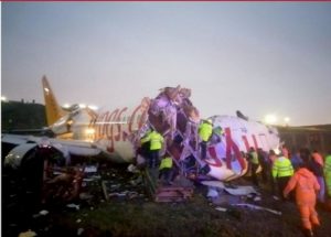 Istanbul, aereo finisce fuori pista e si spezza in due: almeno 21 feriti FOTO-VIDEO 01