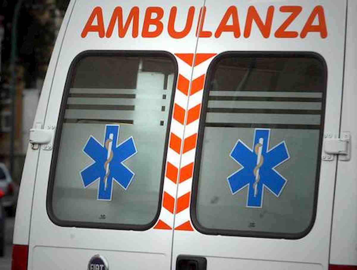 https://static.blitzquotidiano.it/wp/wp-content/uploads/2020/02/ambulanza-ansa-1-4.jpg