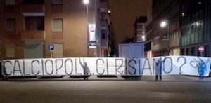 Inter, striscione della Curva Nord sotto la Lega Calcio: "Calciopoli ci risiamo?" FOTO
