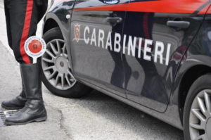 Incidente Rogno, auto si ribalta: fuggivano da alt dei carabinieri