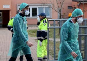 Coronavirus, chi sono le 7 vittime in Italia: tutti anziani e con patologie pregresse