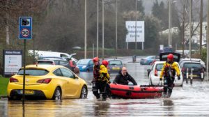 Tempesta Dennis in Gran Bretagna e Francia del nord: tre morti, una donna dispersa VIDEO