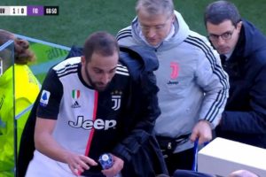 Juventus, Higuain-Sarri: che lite al momento della sostituzione...