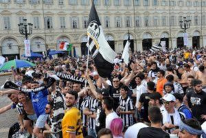 Coronavirus, sindaco Lione: "Sono contrario all'arrivo dei tifosi della Juventus"