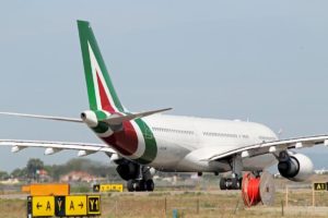 Coronavirus, volo Alitalia con 300 persone bloccato a Mauritius: quarantena o rimpatrio
