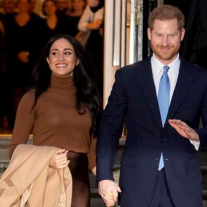 Harry e Meghan Markle sfidano la regina Elisabetta: "Manterremo i titoli reali"