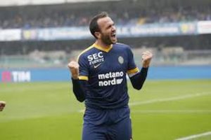 Verona, 2-1 alla Juventus in rimonta: Pazzini fa sognare Inter e Lazio in chiave scudetto