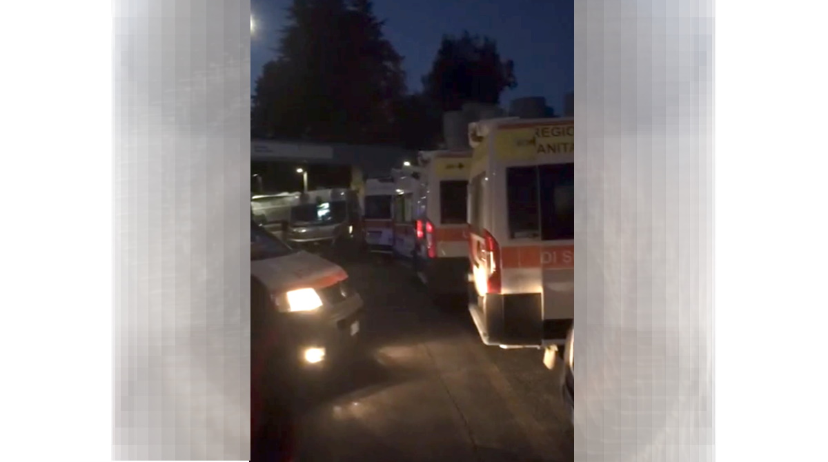 Coronavirus ambulanze in fila al Gemelli a Roma: isolamento a bordo