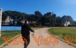 Coronavirus, a Bari il sindaco Decaro chiude i parchi. E rimprovera chi sta fuori: "Non è una vacanza" VIDEO