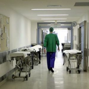 Emilia Romagna: i medici positivi ma asintomatici richiamati al lavoro. Ma non sono contagiosi?