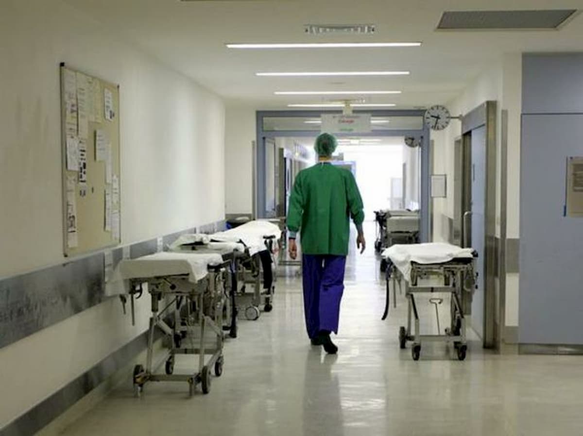 Emilia Romagna: i medici positivi ma asintomatici richiamati al lavoro. Ma non sono contagiosi?