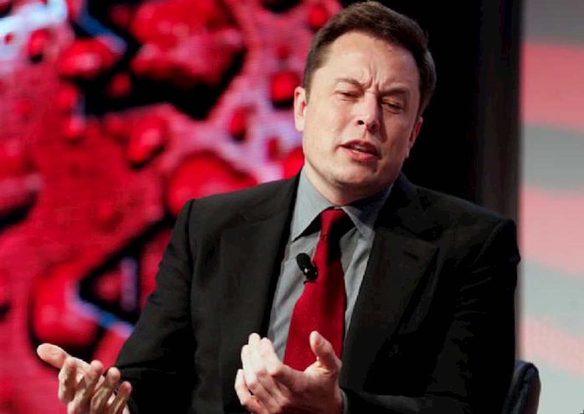 Tesla vola Wall Street, Elon Musk supera Jeff Bezos: è il più ricco del mondo