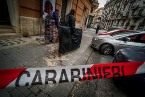 Napoli, spari contro caserma dei carabinieri. Minaccia ai militari o avvertimento per parenti complice?