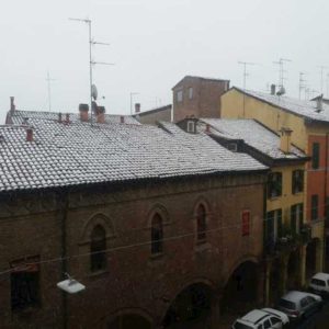 Maltempo: Eolie isolate, neve su Bologna e il Vesuvio, Liguria sotto zero
