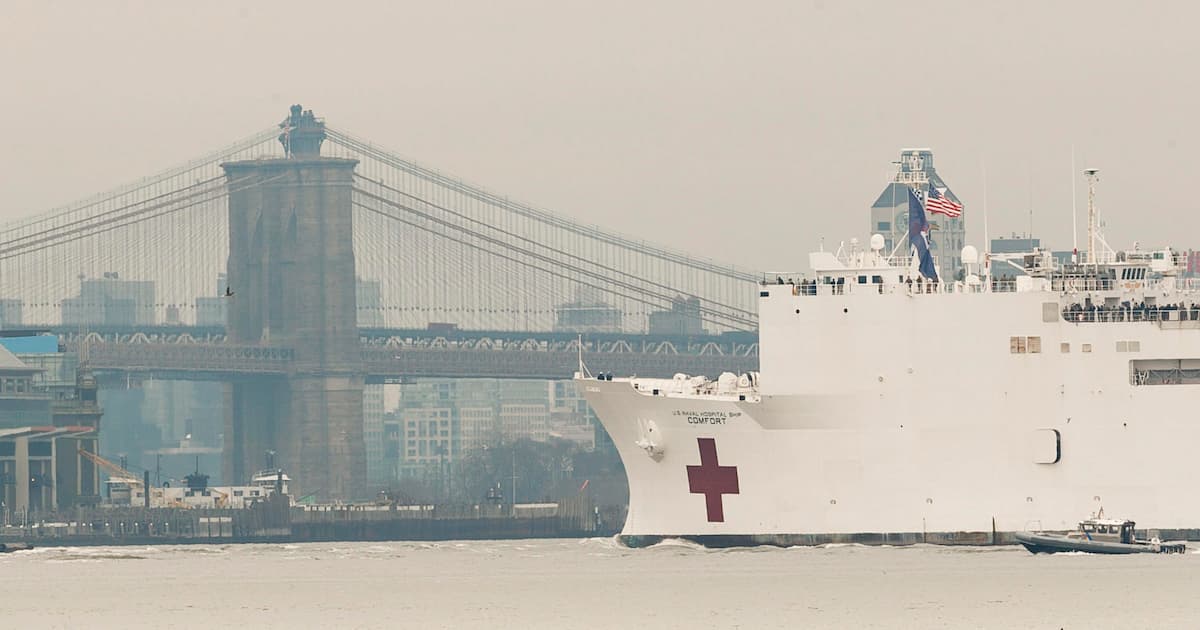 Coronavirus negli Usa, a New York arrivata la nave-ospedale militare Usns Comfort VIDEO