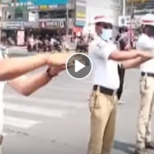 poliziotti india