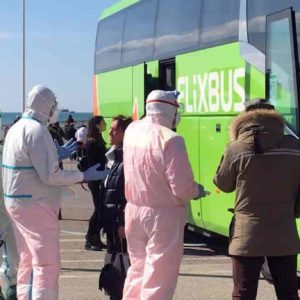 Salerno, controlli su pullman Flixbus e treni per paura dei contagi da Coronavirus VIDEO