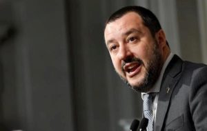 Coronavirus, un poliziotto della scorta di Matteo Salvini positivo
